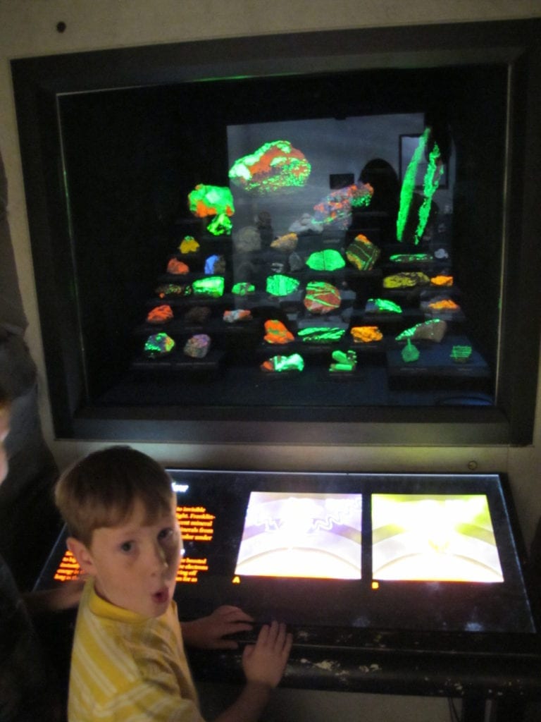 Glowing Rocks at the Natural History Museum - Washington D.C. with Kids