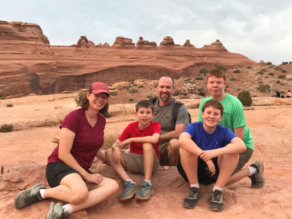 Delicate Arch Viewpoint Point Family Photo idea at Arches National Park, Utah