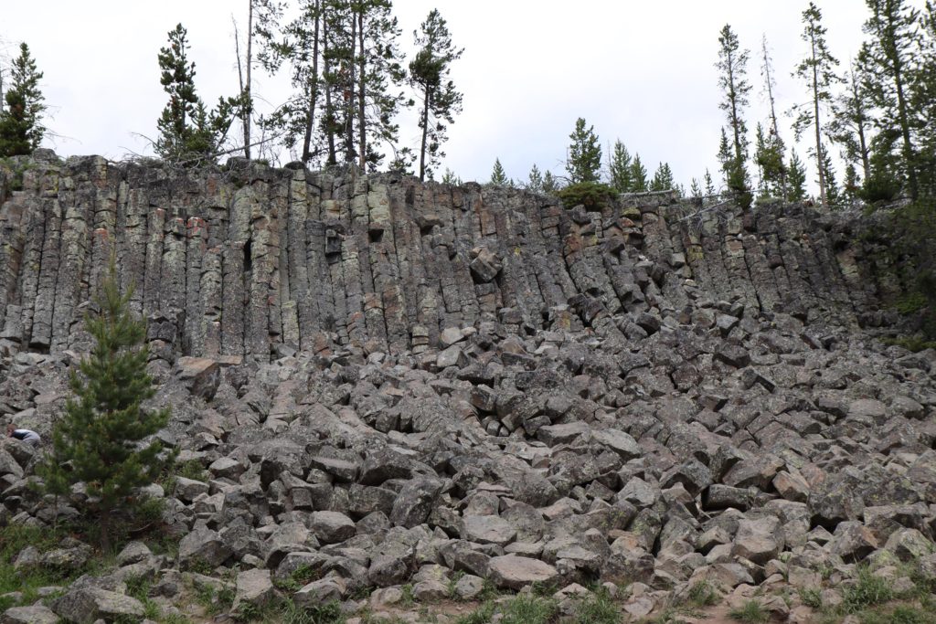 Sheepeater Cliff - Yellowstone itinerary - Wyoming