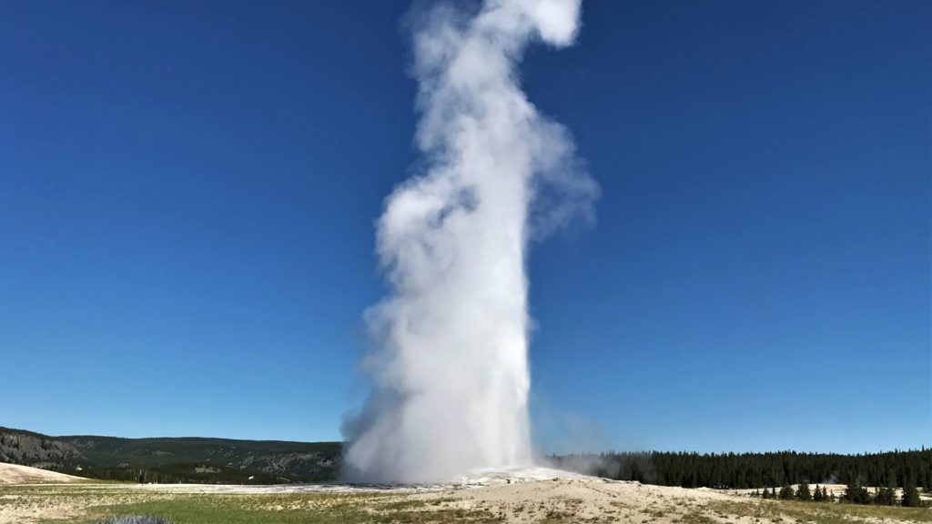 Old Faithful erupting - Yellowstone itinerary - Wyoming