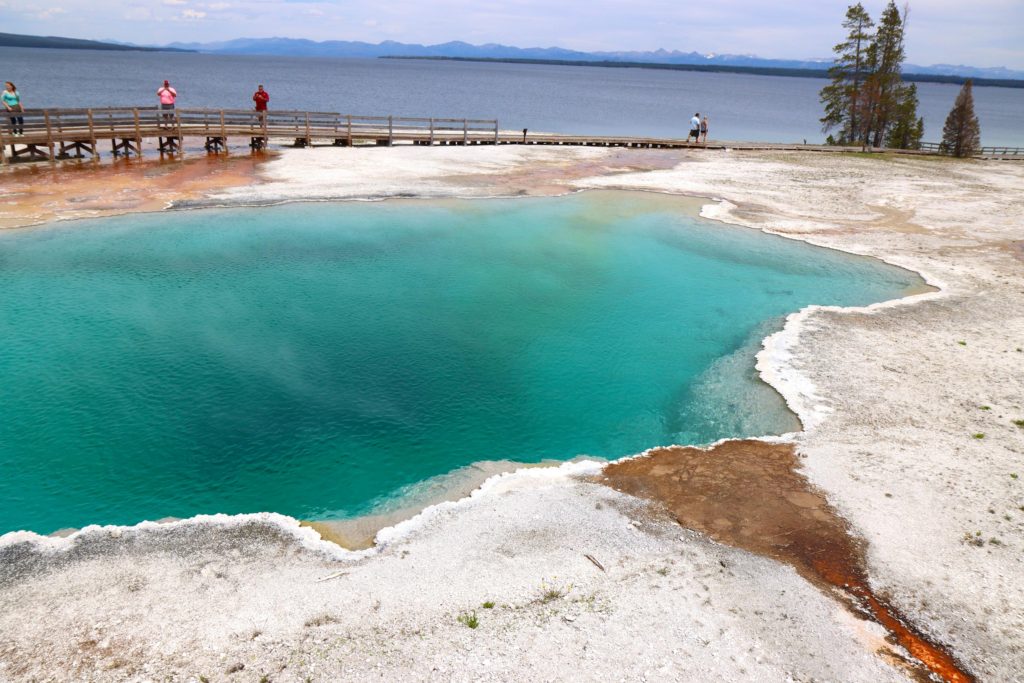 West Thumb - Black Pool - Yellowstone things to do - Wyoming